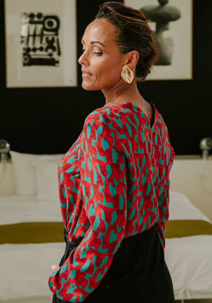 
                  
                    Load image into Gallery viewer, Pattern Blouse VOLATA
                  
                