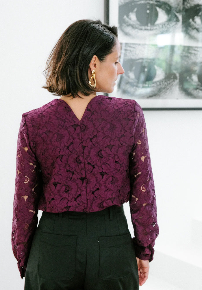 
                  
                    Load image into Gallery viewer, Pattern Blouse VOLATA
                  
                