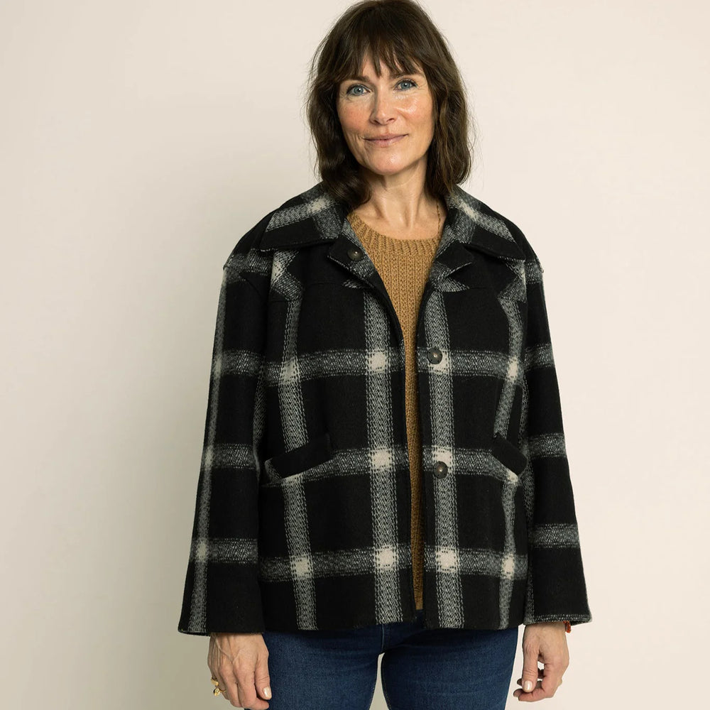 
                  
                    Load image into Gallery viewer, Pattern CAR Coat
                  
                