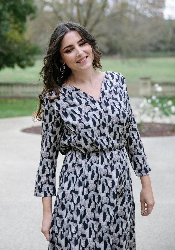 
                  
                    Load image into Gallery viewer, Pattern Dress NOTTE
                  
                