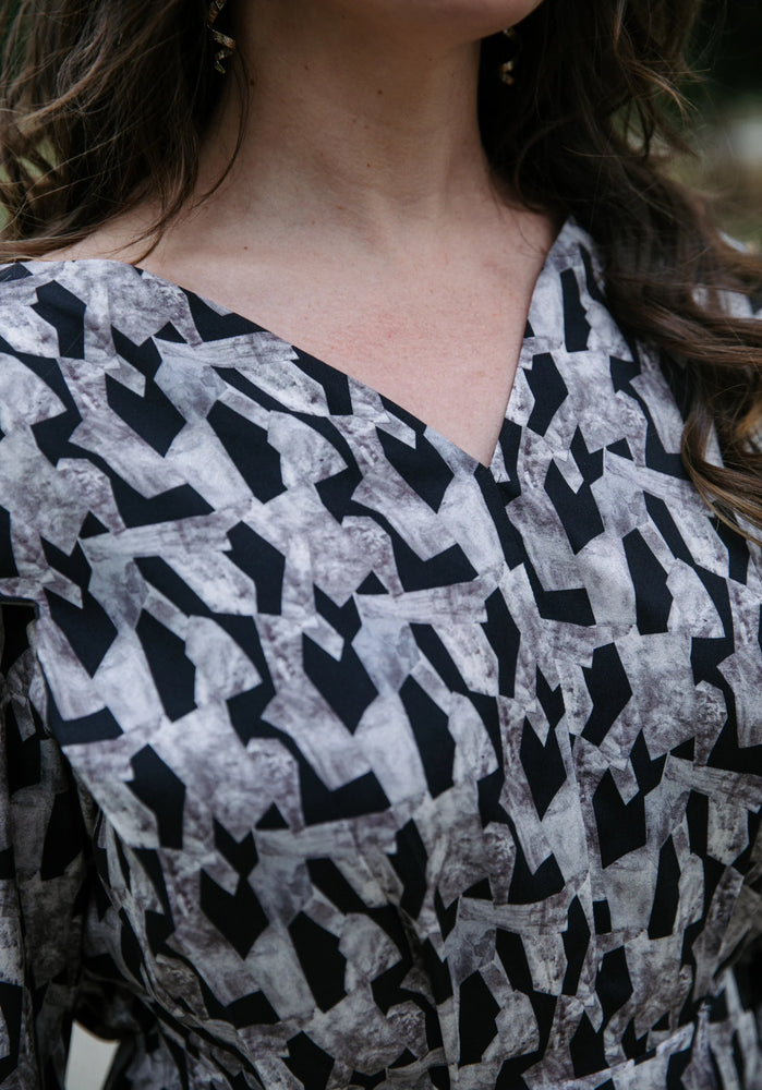 
                  
                    Load image into Gallery viewer, Pattern Dress NOTTE
                  
                