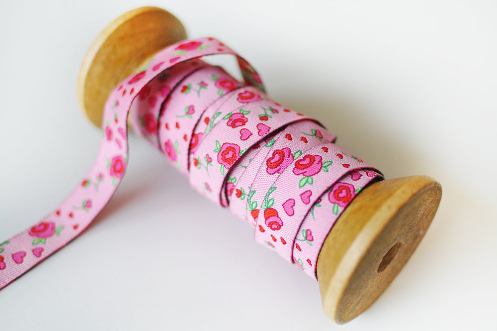 
                  
                    Load image into Gallery viewer, Roses Ribbon Pink
                  
                